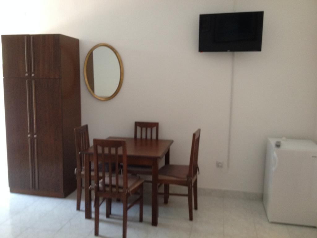 Studio Max Bijela Luaran gambar