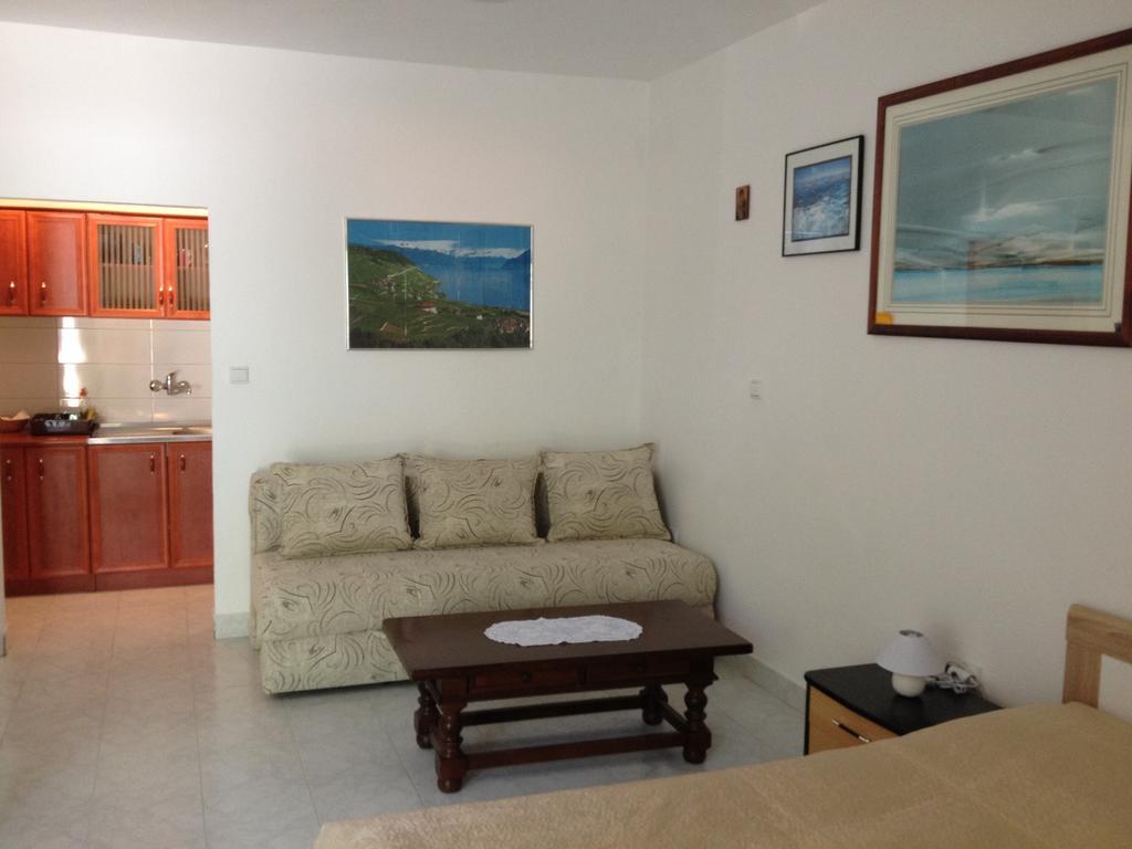 Studio Max Bijela Luaran gambar