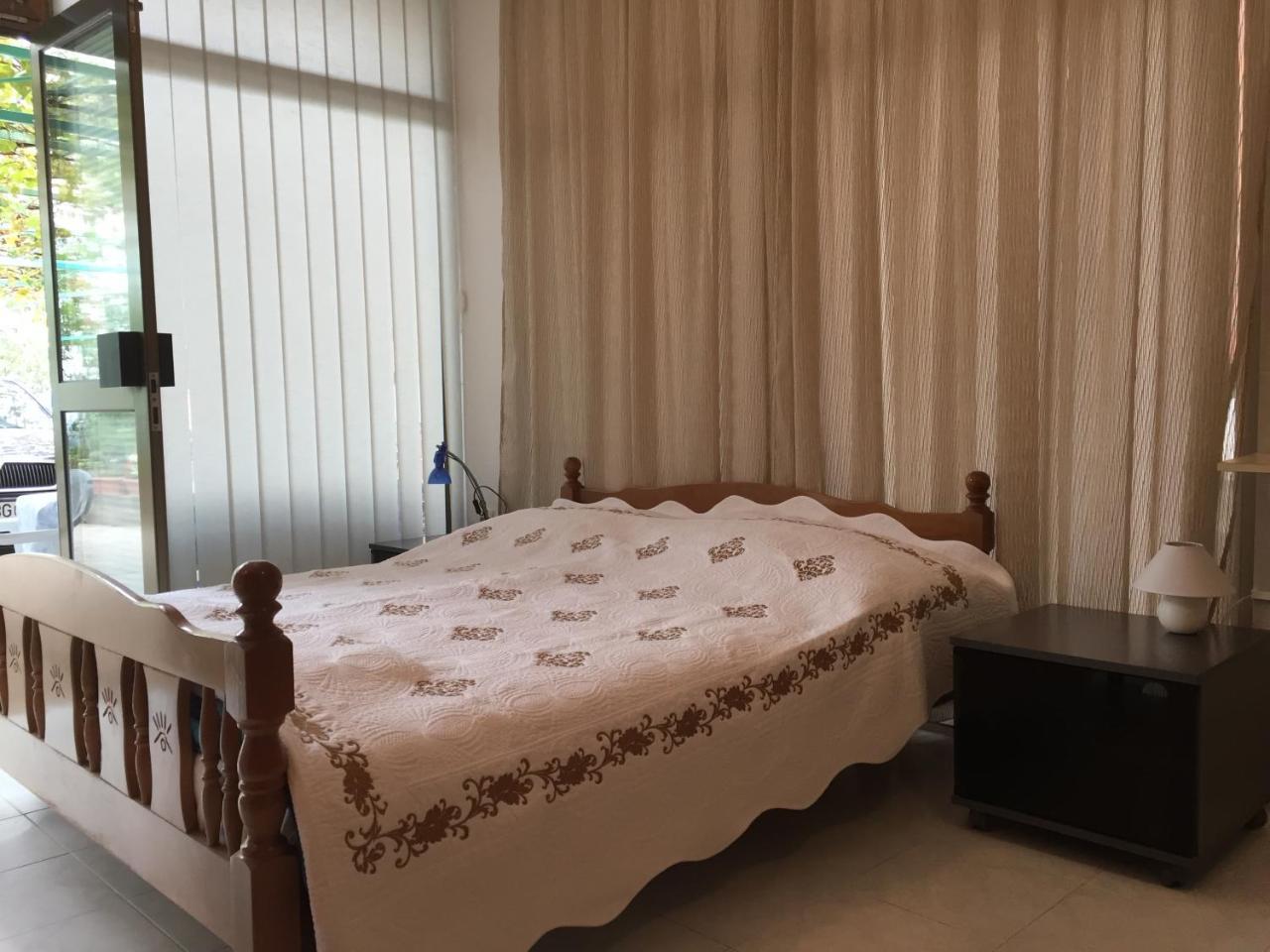 Studio Max Bijela Luaran gambar
