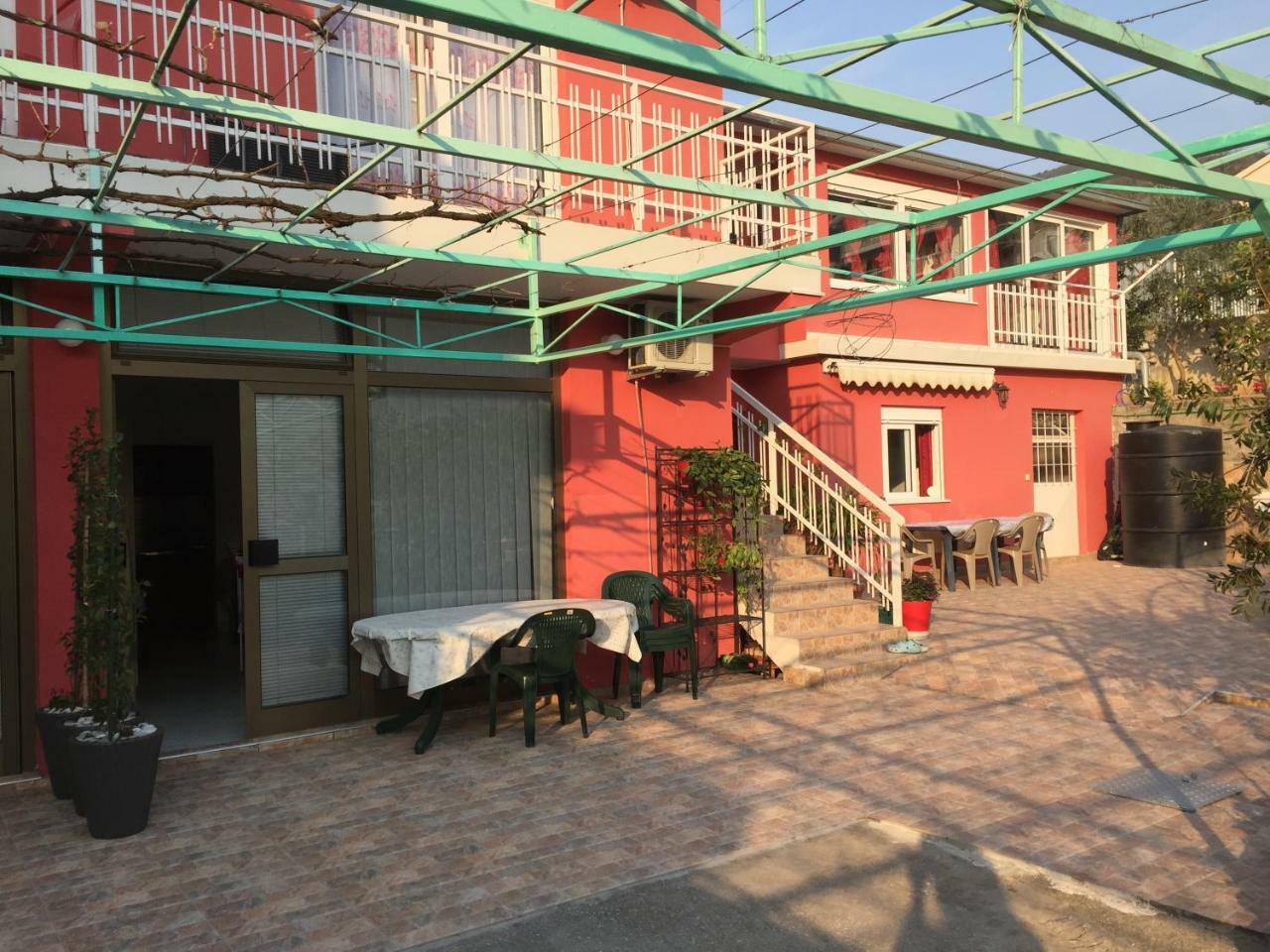 Studio Max Bijela Luaran gambar